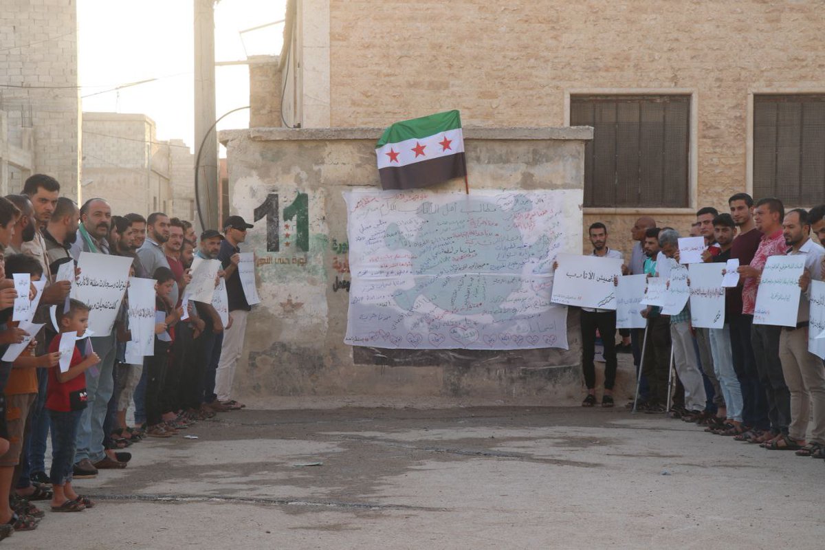 mohammedabooday's tweet photo. وقفة احتجاجية في مدينة #الأتارب غربي حلب تحت وسم #لا_لتهميش_مدينة_الأتارب تنديداً على غياب الخدمات عن المدينة من قبل حكومة الإنقاذ .

#لا_لتهميش_الأتارب https://t.co/B9KQFIeKBV