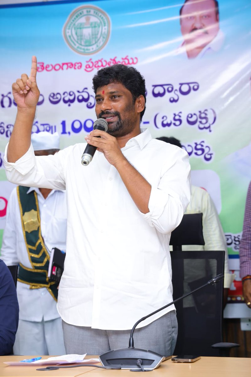 anokkumartrs's tweet photo. వెనుకబడిన తరగతుల అభివృద్ధి శాఖ ఆధ్వర్యంలో చెన్నూరు నియోజకవర్గానికి సంబంధించిన కులవృత్తులకు 300 మందికి 1 లక్ష రూపాయల ఆర్థిక సహాయ చెక్కుల పంపిణీ చేసిన ప్రభుత్వ విప్,చెన్నూర్ శాసనసభ్యులు @balkasumantrs గారు మరియు జిల్లా కలెక్టర్ బాదావత్ సంతోష్ గారు
@KTRBRS
@BRSparty
@Collector_MNCL https://t.co/Nio6xOQLV4