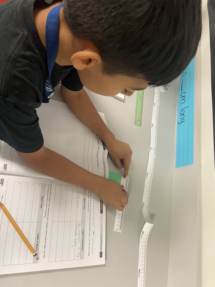 ETDualLanguage's tweet image. TR (Teacher Resident) measuring lesson #Eurekamath @ ErmelES_AISD @silviascheirman @OppCulture @OOT_AldineISD @angelicaacano