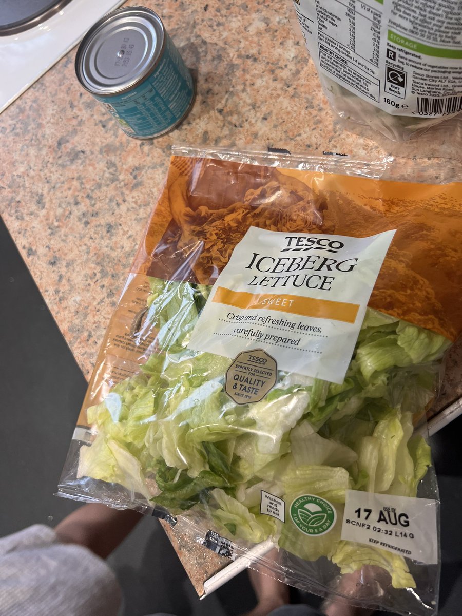 jacko1398's tweet photo. @Tesco   How come there’s a slug in my lettuce don’t fancy chewing on it, ta https://t.co/IDZtjadxWq