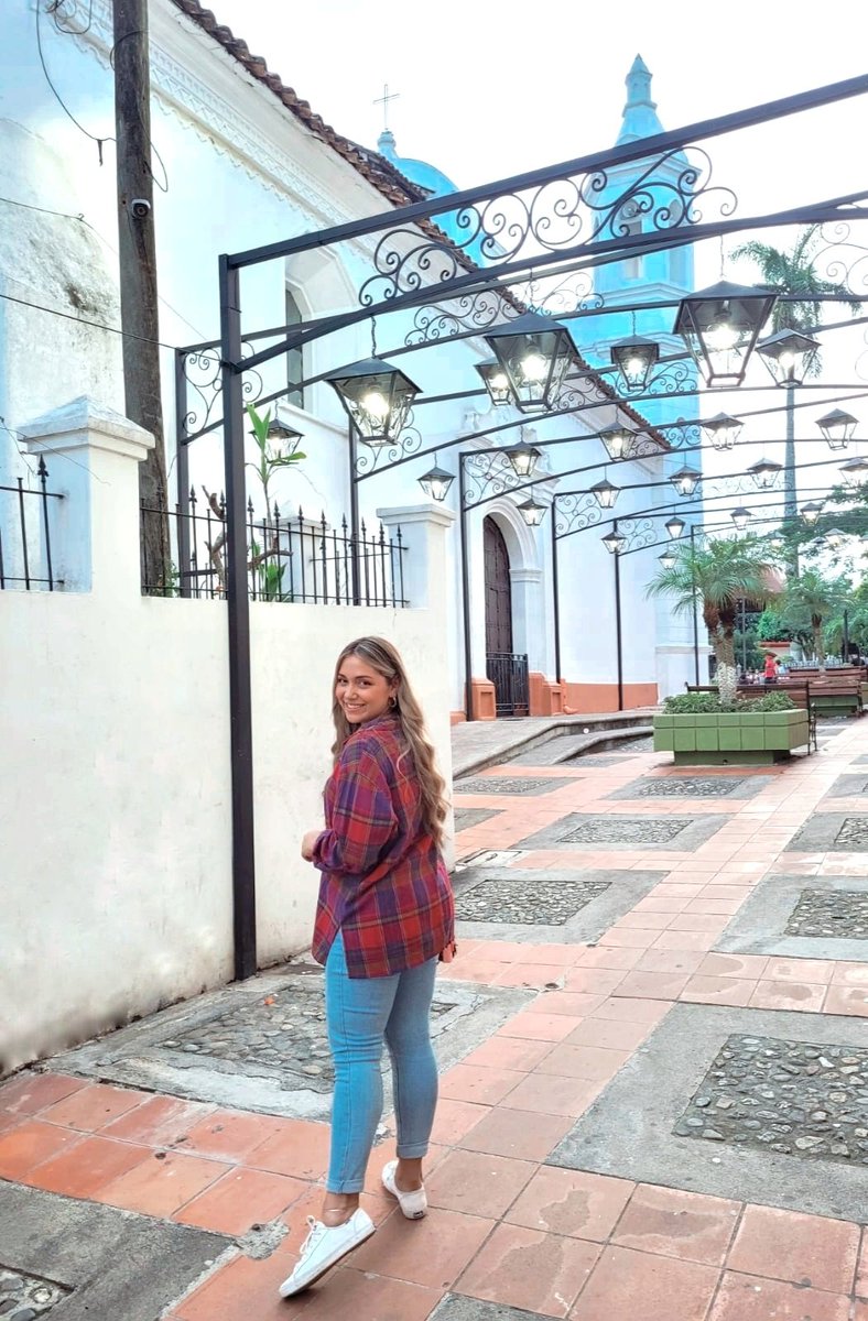 faride_jh's tweet photo. Ok pero, las fotos que me toman mis amigas🪷💖 https://t.co/hLKLVP7bcz