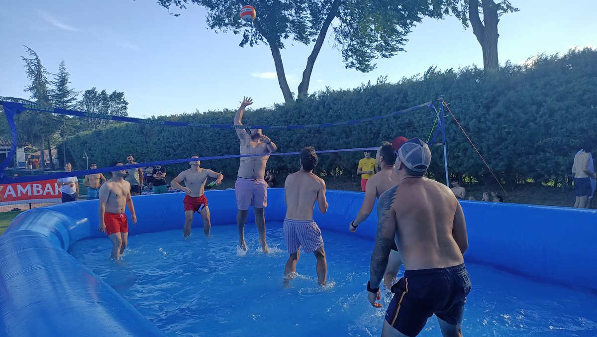 ▶️ VI Open <a href="/watervoley/">WaterVoley</a> <a href="/AytoAguaviva/">Ayuntamiento de Aguaviva</a>.

10 equipos disfrutando del clásico torneo de 3x3 con un gran ambiente y participación. 🔆

#MultiVoley2023