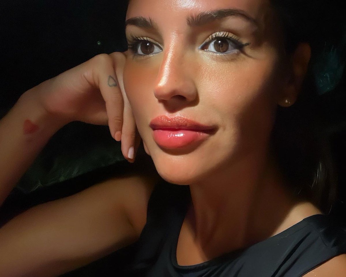 Eiza González Updates tweet media