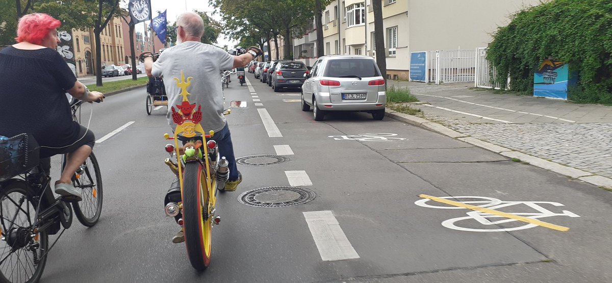 RadfahrerinR's tweet photo. Der Gipfel der Unverschämtheiten!
Ollenhauerstraße, Rödernallee
@SchreinerManja https://t.co/gv6UNpiz99