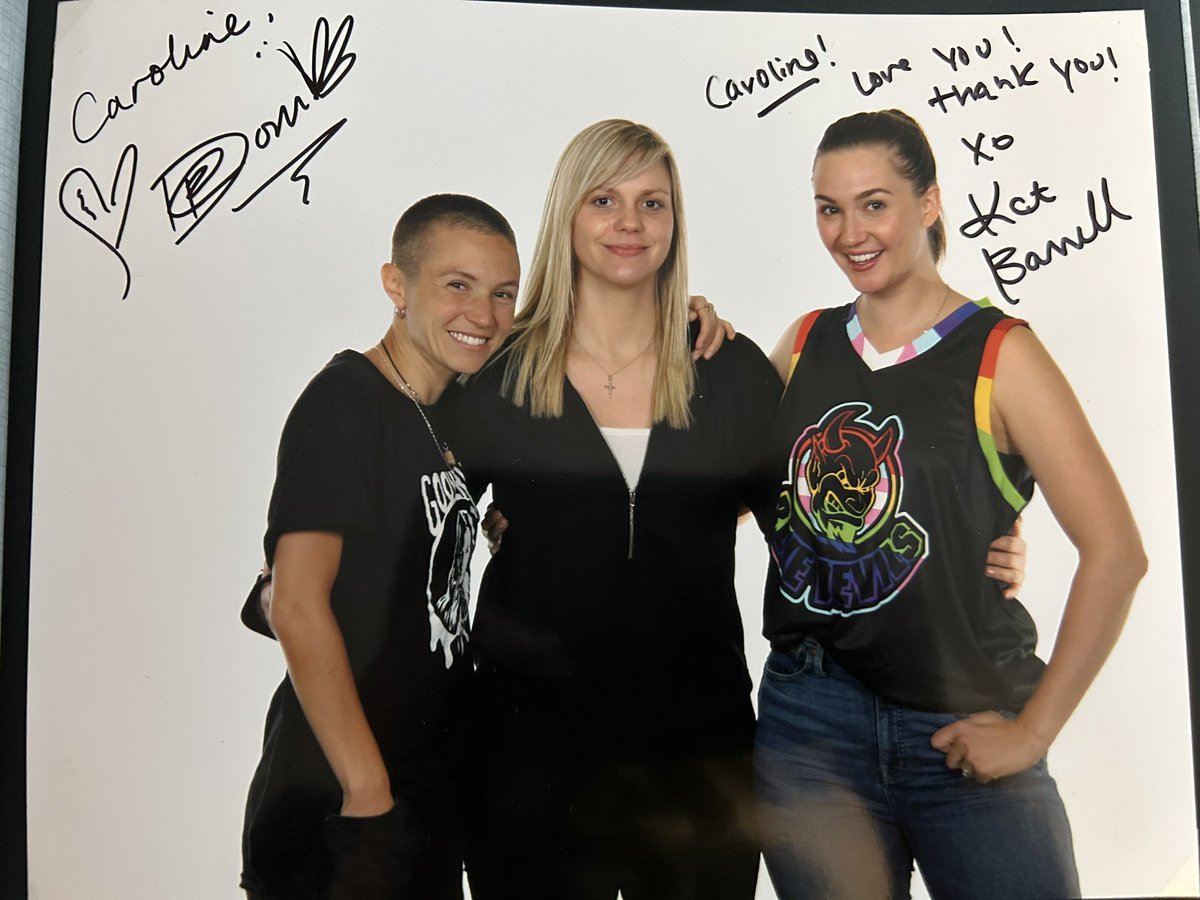 CarolineLasseel's tweet photo. #earpers #confriends #wynonnaearpcast https://t.co/wNbABWUEwd