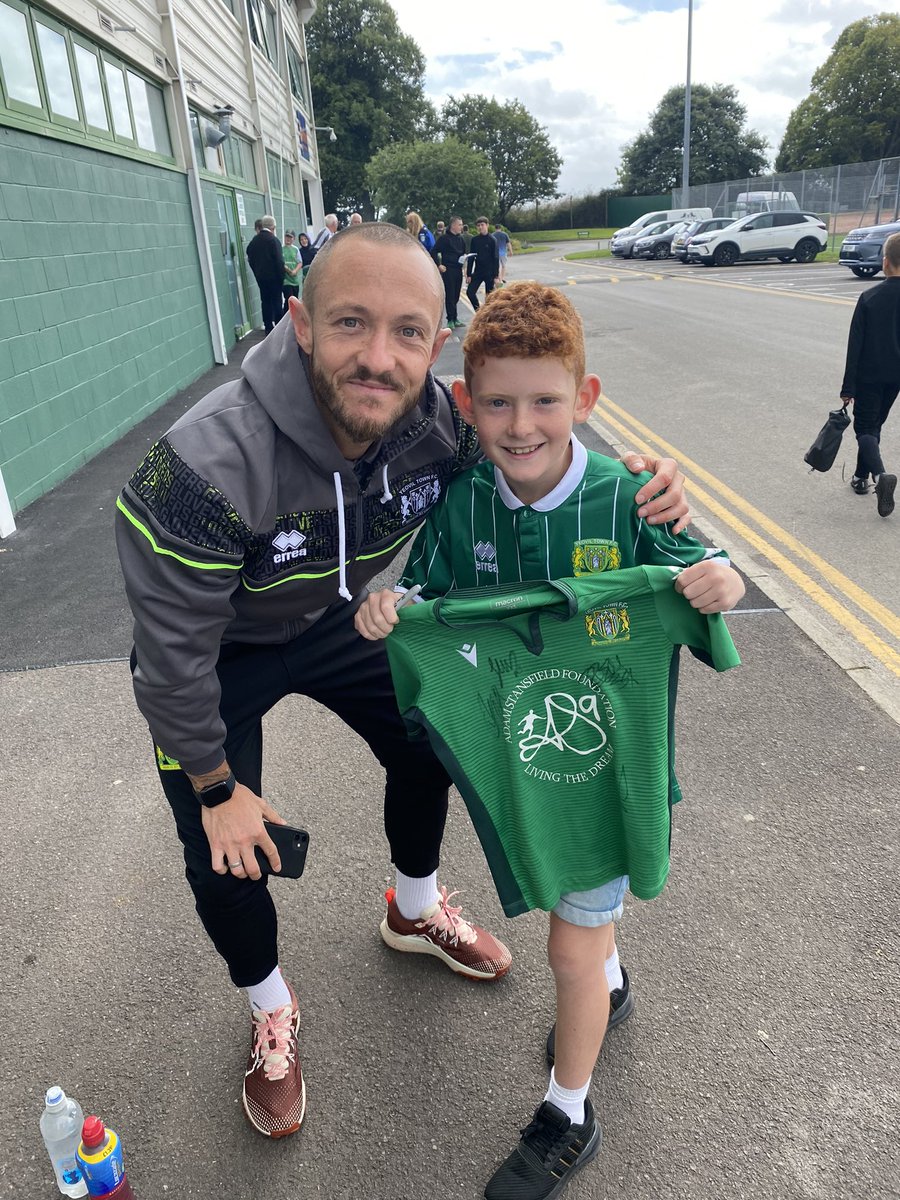Great experience Saturday for Theo being mascot, thanks @ytfc and <a href="/mattyworthy88/">matthew worthington</a> made his day ⚽️ 🧤