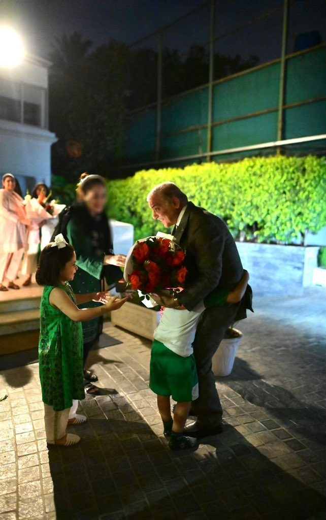 zi_suleman's tweet photo. Welcome Home DADA JAN @CMShehbaz https://t.co/n3fbnlqGkv