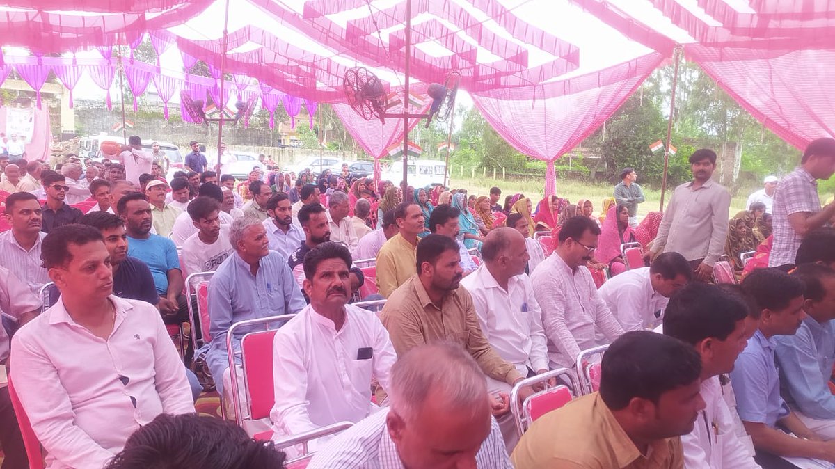 Usrlm_Haridwar's tweet photo. आजादी के अमृत महोत्सव के तहत विकासखंड रूडकी के ग्राम  मेहवड खुर्द उर्फ़ नांगल मे मेरी माटी मेरा देश अभियान के अंतर्गत एक विशेष कार्यक्रम का आयोजन किया गया! इस कार्यक्रम के मुख्य अतिथि डॉ रमेश  पोखरियाल निशंक  ( माननीय सांसद हरिद्वार  ) द्वारा झंडा रोहण  किया गया  ओर   उपस्थित https://t.co/VARC7AQTUB