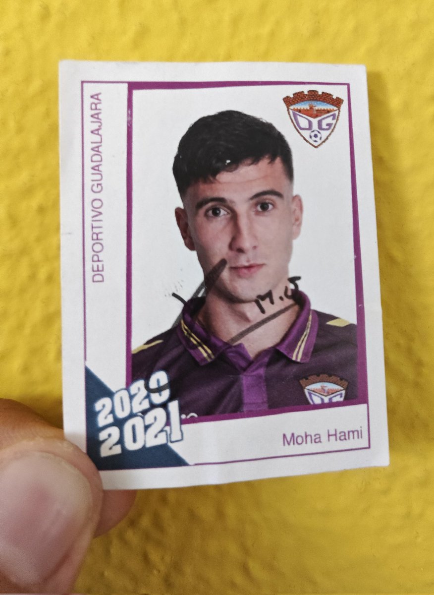 Mañana me voy de vacaciones.

Pero volviendo a la antigua usanza quiero hacer un sorteo...

Todo aquel que de MG y RT puede conseguir un gran cromo firmado de <a href="/mohajami3/">Moha Jami</a> 

¿Quien se anima?

Hoy y siempre
#AupaDepor