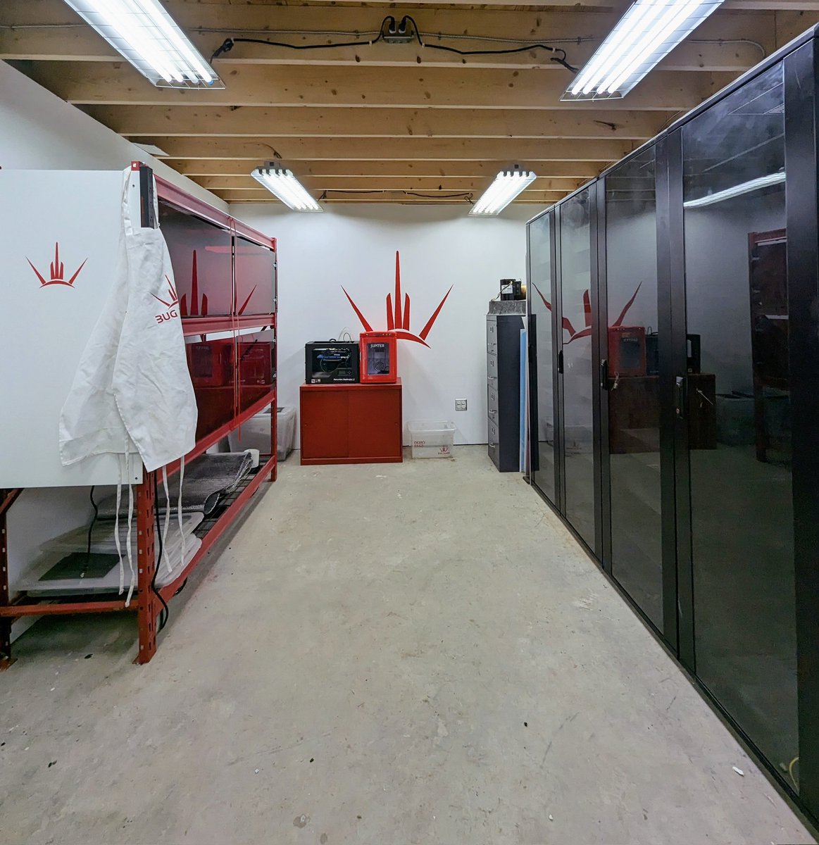 bugsonmars's tweet photo. We have #scaled our #pilots and reduced our on-site #buglab, replacing it with more computer-ey things to handle #datacollection and processing. Instead of real bugs, now we have more images of bugs doing bug things. https://t.co/smqFSxcPqk