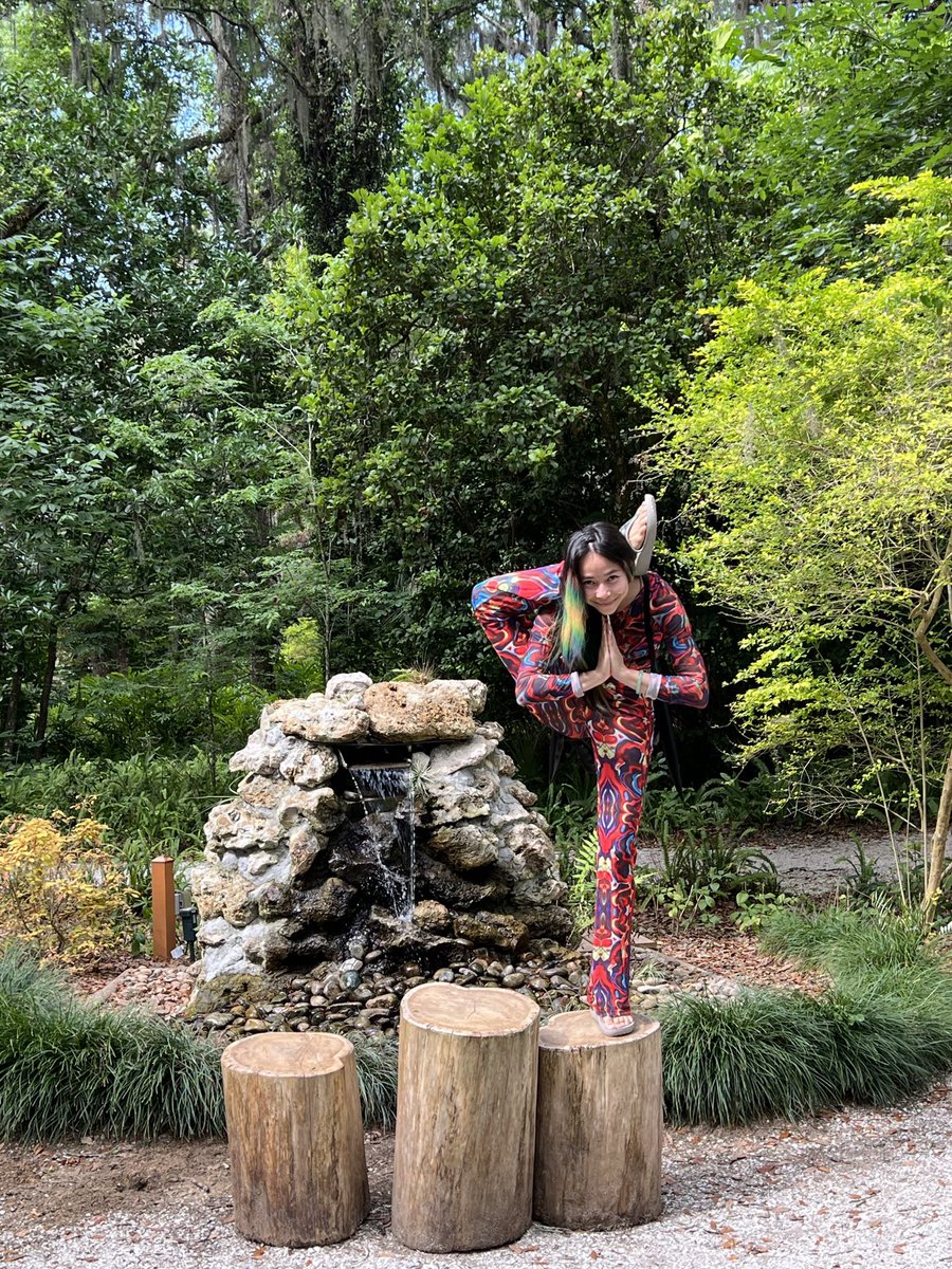 Just made my first NFT project “A Leg Up” available to the public! A portion of the proceeds go to a different charity every release, because People Need A Leg Up In Life! 

For this first release, the charity I have split the proceeds with is @planetwaterorg via <a href="/crypto4charity_/">Crypto for Charity by FreeWill</a>