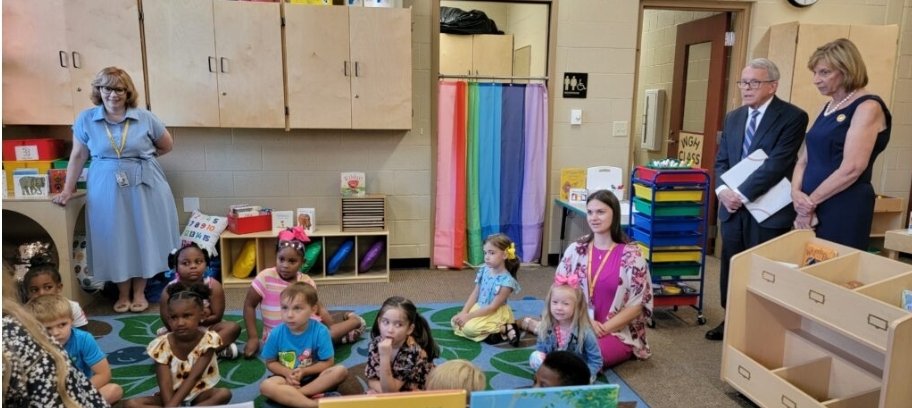 warrenschools's tweet photo. The DeWines visit WCS; compliment the district on strides being made in reading advancement among students. Read about the visit, find photos, news coverage here:  
https://t.co/iZgseyE5MI
#GoRaiders https://t.co/XL4Sg8KhLB