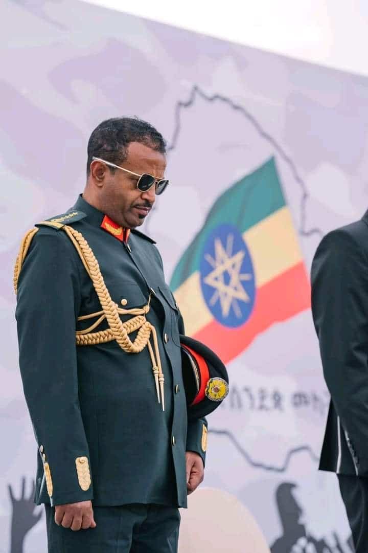 bereket12021664's tweet photo. ሪትዊት እናደረግ

ለጀግኖቹ ምን ቃል አለን!

በድጋፋቹ ገበሬ ያርሳል
ነጋዴ ይነግዳል
ተማሪ ይማራል
ዜጎች እንደፈለጉት ይንቀሳቀሳሉ
 በሀገር ጉዳይ ይወያያሉ /ይወስናሉ
ክብርና ሞገስ ለ #ENDF https://t.co/ECzyxNN5ay