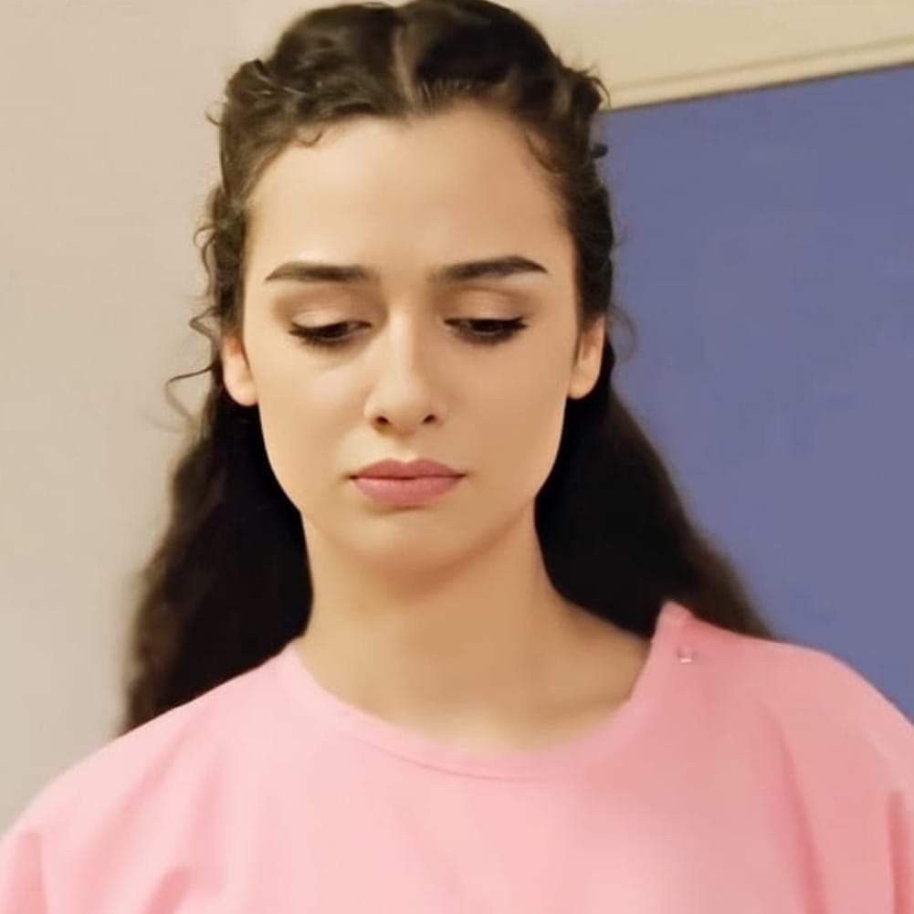 raniakids's tweet photo. @nourheneyousfi مرت ١٣ سنه و لا تزال أحداث المسلسل فى ذاكرتنا 
و صورهم محفوظه قى ذاكره التليفونات 
#Birceakalay https://t.co/hnOy6dSF8l