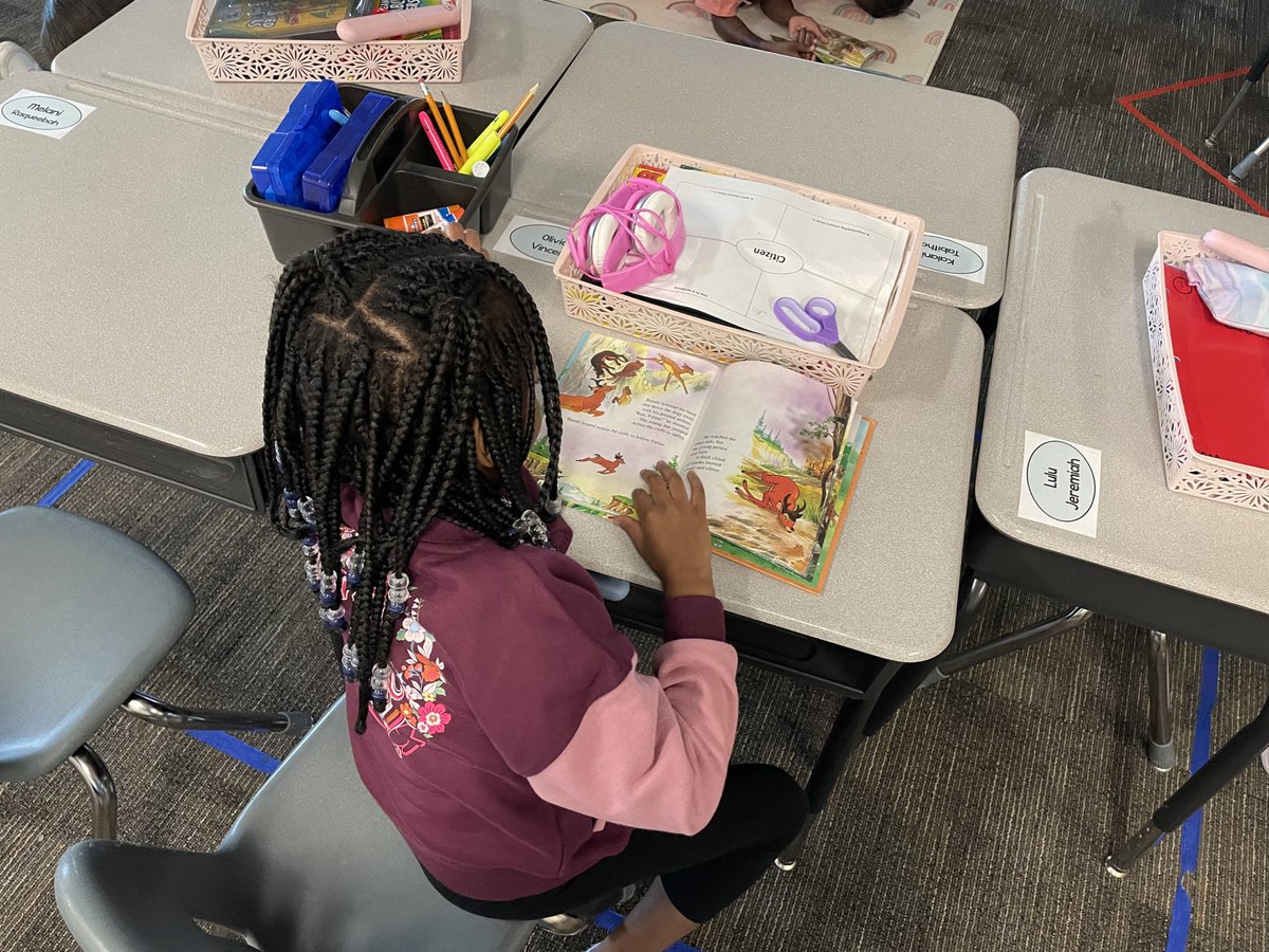 Schulzin3rd's tweet photo. Today we practiced choosing a just right book and worked on our independent reading stamina! These 2nd graders are on a roll! #JPEPatherPride @JPE_Panthers https://t.co/PA1H5kyuxB