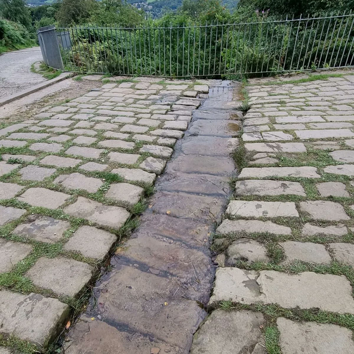 Assalamualaikum 

The second leg of our 'Team Masjid-E-Umar' Hiking Group took us to the scenic Ilkley Moor. The whole group enjoyed a beautiful day out all thanks to Our Girlington for making this happen.

#hiking #walking #bradford #england