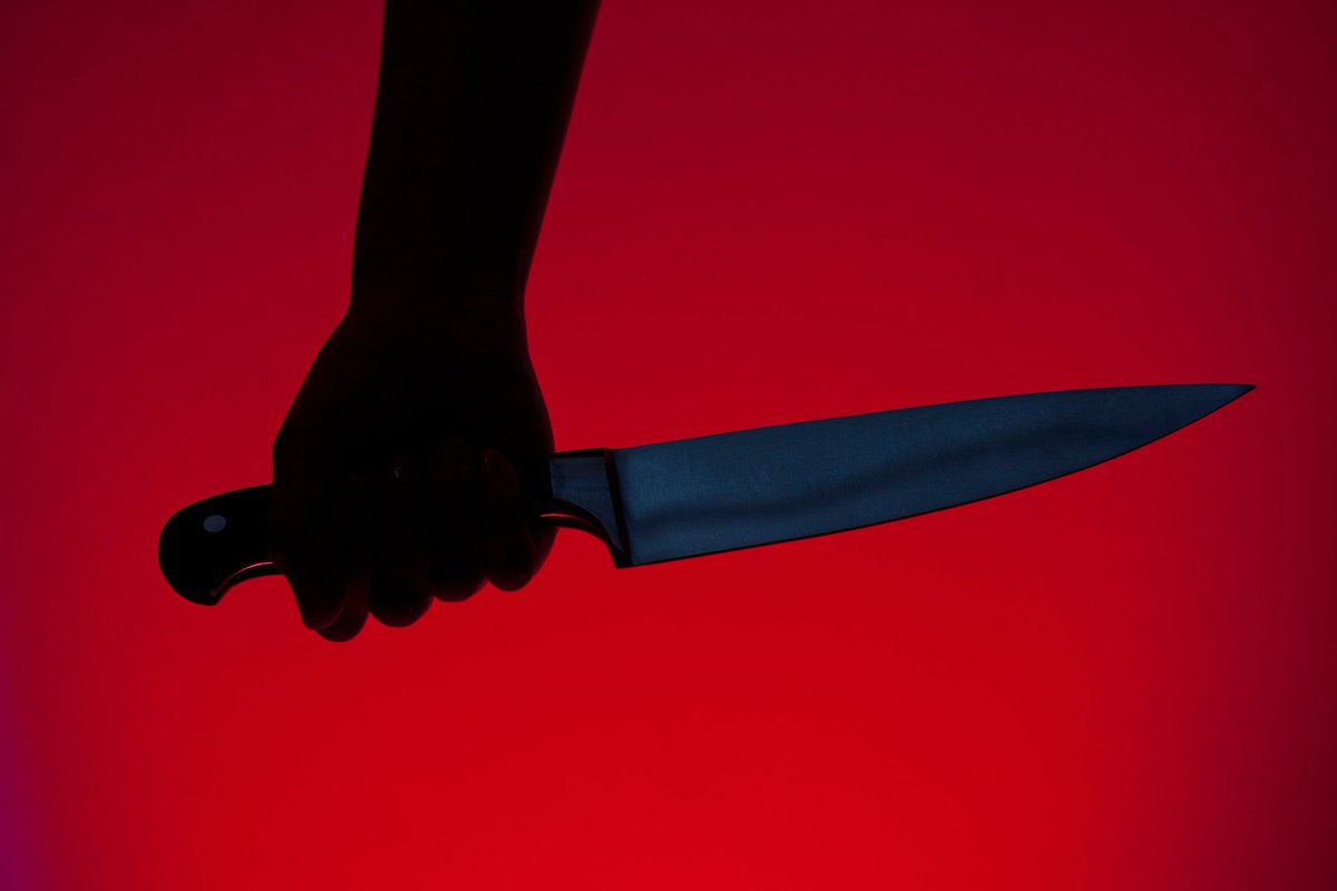 LagosTalks913's tweet photo. 📌Woman slices off her ex-boyfriend's pen!s with a knife while defending herself after he tried to r3pe her
#ItsOkayWithOkey
#Jointheconversation
#Lagostalks913 https://t.co/sLC0mXvdcH