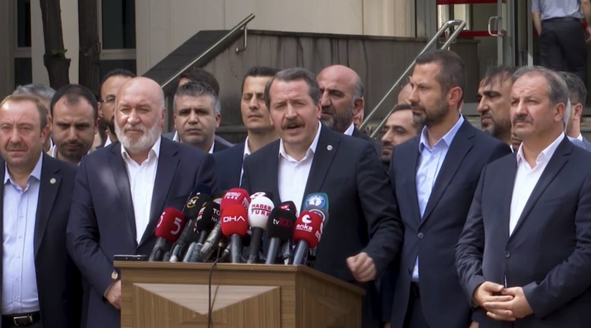Masa Ara Vermeksizin Çalışmalıdır

Memur-Sen ve bağlı sendikaların masaya götürdüğü 967 teklif masada müzakere edilmeyi bekliyor.

“Hizmet koluna ilişkin tekliflerimizi tüm boyutlarıyla kamu işveren heyetine ifade ettik. Kamu İşveren heyeti hizmet koluna ilişkin teklifleri de
