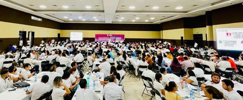 Este fin de semana estuve en Chetumal y, en el marco de la <a href="/Red_ECOs/">Red ECOs CDMX</a>, hablé de las políticas públicas en materia educativa y científica que ha impulsado el <a href="/GobCDMX/">Gobierno de la Ciudad de México</a>.