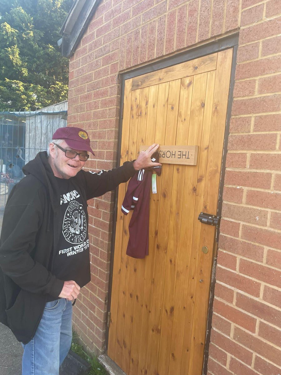 OldOwenscc's tweet photo. @archiedomingo_ Glad you had a nice day in the ‘Horse Box’ - named after our legendary, now retired scorer, Horsey 🐴💛  #Neighhh #OOYes #GiddeyUp https://t.co/mrdnCVBEhX