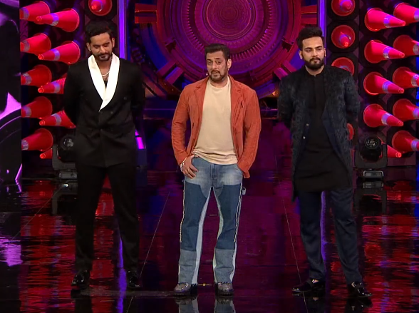 cine_tales's tweet photo. Like For Abhishek
Retweet for Elvish ⬇️ 
#ElvishForTheWin #ElvishBBWinner #BiggBossOTT2Finale #FukraInsan #AbhishekhMalhaan #fukrainsaan𓃵 #BBOTT2GrandFinale #VoteForAbhishek #FukraArmy #ElvishYadav #VoteForElvish #ElvishArmy https://t.co/r1t4u5ZVbp