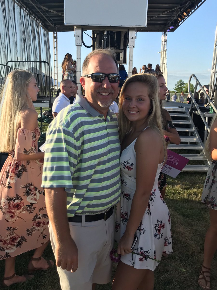 NYC buddy, Willow Creek cart girl, U of Iowa senior, lover of Hu Hot, great coach’s daughter, Chesney concert partner and a strong voice for ALL people. Happy 21st B DAY!❤️ Mallory Michele!!