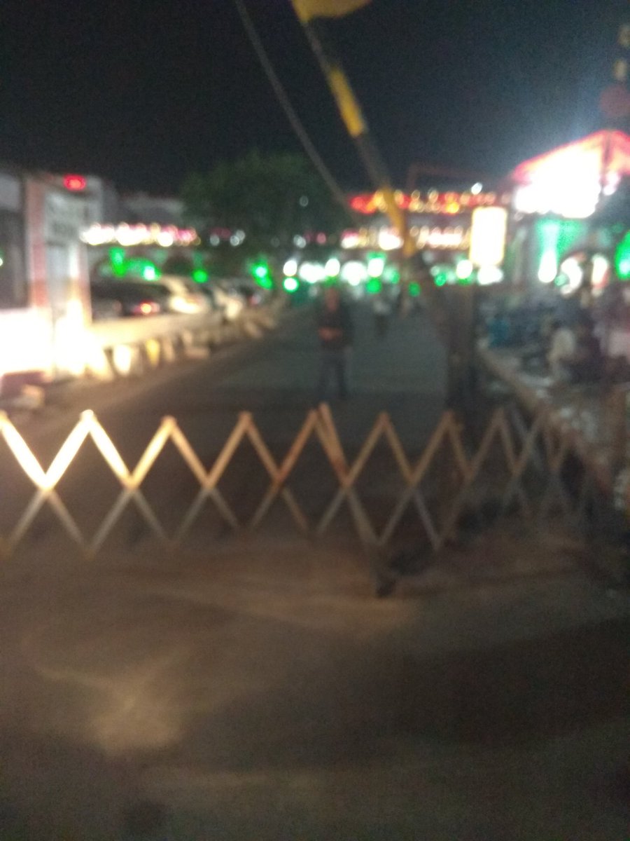 arjitgaurav1982's tweet photo. @diegomatheo1979 @gm_ncr @indianrailway__ in Jhansi VGLJ ,this free drop n pick was blocked.
who has given this permission
DRM or GM
@AshwiniVaishnaw https://t.co/NbHyVbYt4K