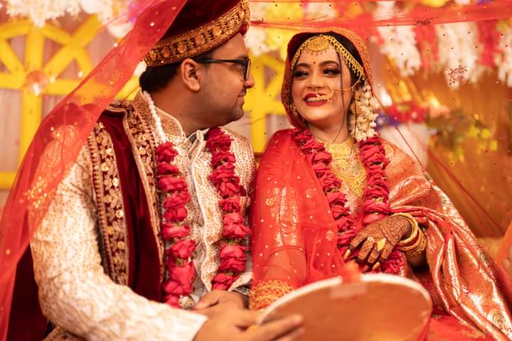 Maya59949697's tweet photo. খুঁজেছি তোমার মুখ সমস্ত উপকথা খুলে
রাজকুমারের মায়া পৃথিবী যায়নি আজও ভুলে 🥰 https://t.co/EimmHdjHYG