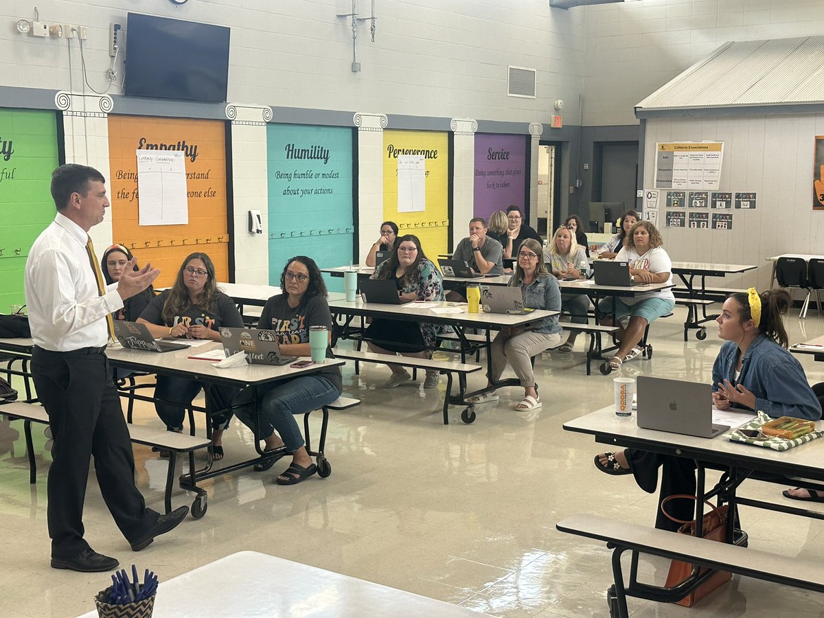 Dr. Gibbs leading staff with purpose at Jefferson! Welcome back to all staff! 
#Chargeahead #OneCommunity