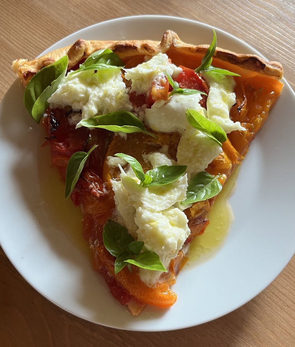 plutoniumape's tweet photo. die tomatentarte sie wurde gemaked https://t.co/aLkehgiVDV