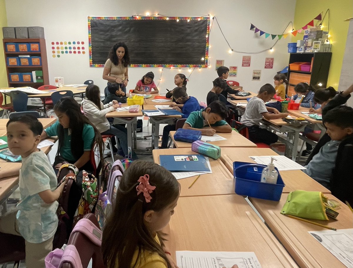 HSILaredo's tweet photo. Into week 2 we go! Our first Monday of the school year and our scholars are definitely showing their Tiger P.R.I.D.E. today. 

Keep learning, keep growing Tigers! https://t.co/Rq3V1lt0iY