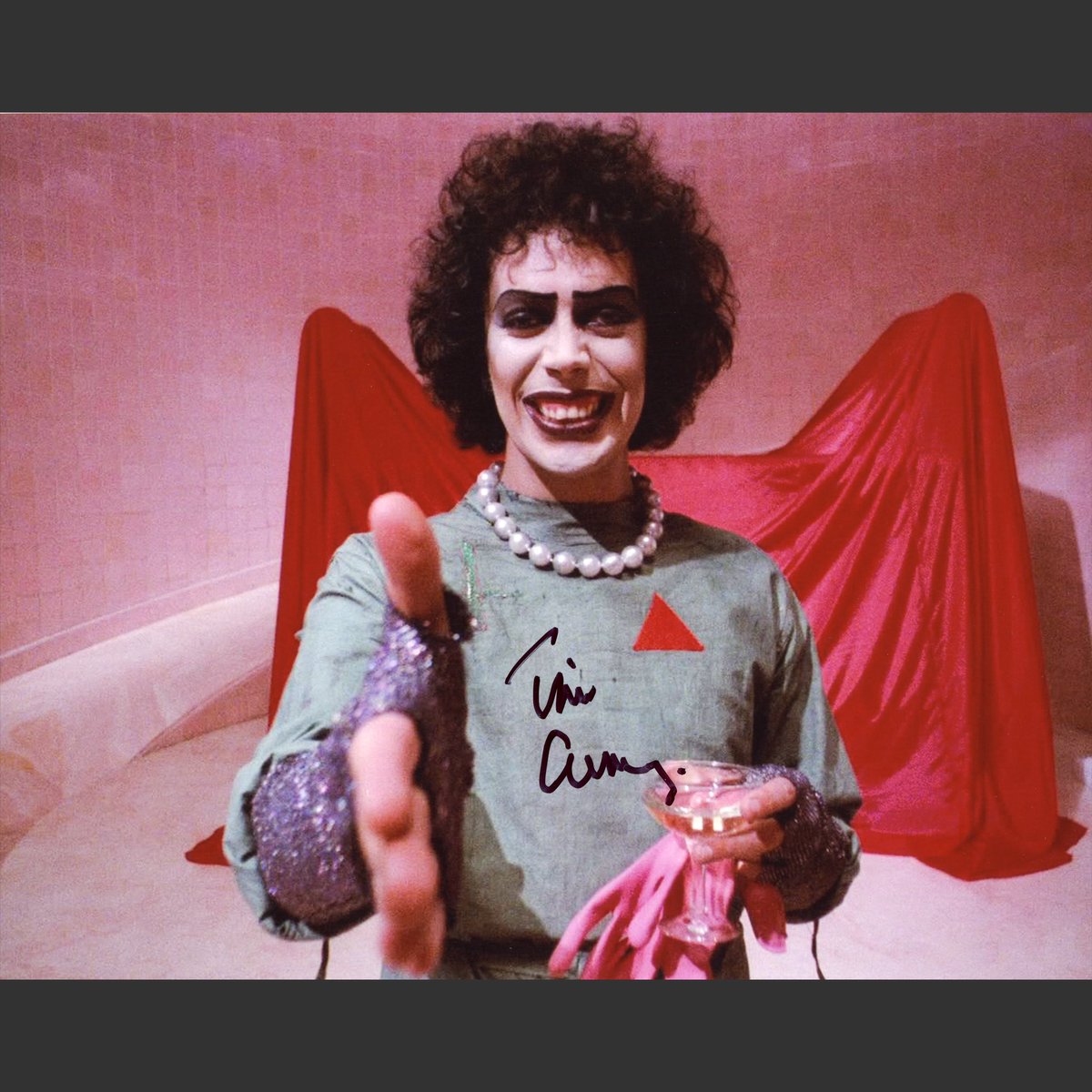 Russ_Graves's tweet photo. August 14, 1975 - “The Rocky Horror Picture Show” debuts in London, England, UK. 🇬🇧💋💪🏻👠 * 8 x 10 photo from “Rocky Horror” signed by ‘Frank N. Furter’ actor Tim Curry is from my collection. ⭐️ #TheRockyHorrorPictureShow #TheRockyHorrorShow #LondonMusical #TimCurry https://t.co/rBnA79S0gj