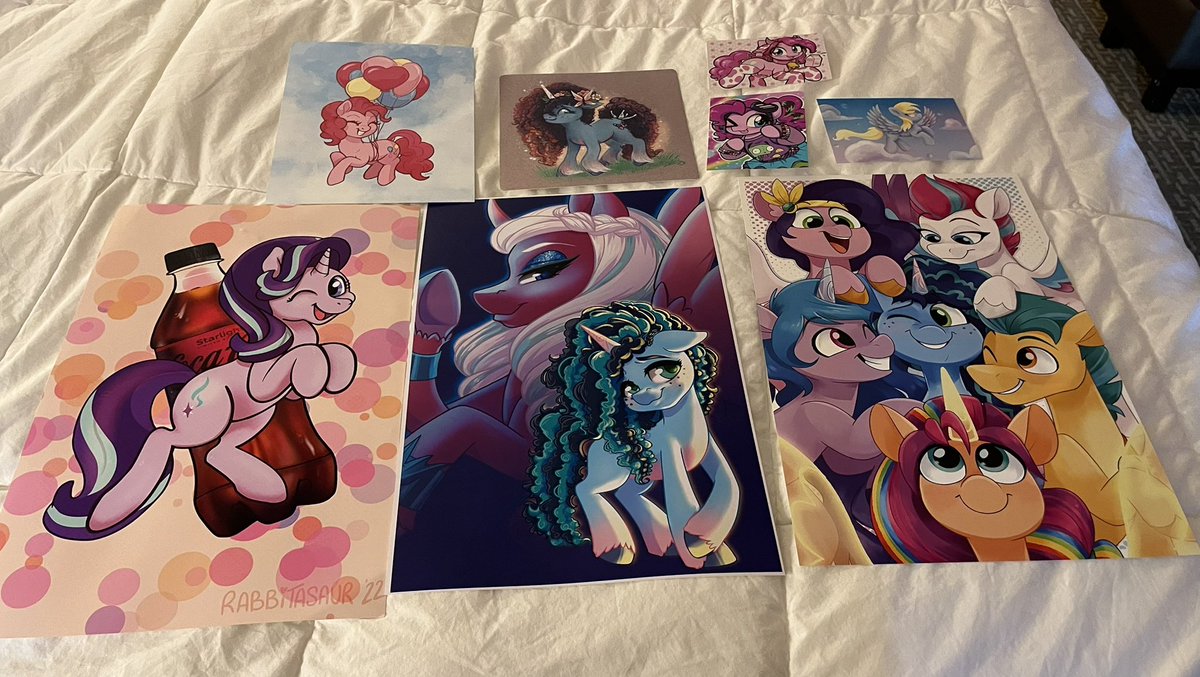 rubiowolf's tweet photo. Time for the obligatory #conswag posting! #EFNW2023

Assorted art by @Rabbitasaur @JustaSuta @InkKeyStudios @Luximus17 @MoozuaMary @saphypone @MidPrem @CrescentScript LvlUp Designs and @limeythecheetah https://t.co/3UfSnS2lT4