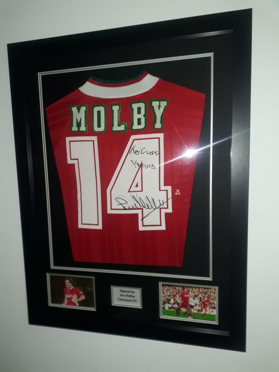 FramedShirt's tweet image. Recently framed this @JanMolby shirt for a customer 🙌🏼

Here's our pricelist for framing your own shirt which can be ordered via framedshirt.com or direct message on here