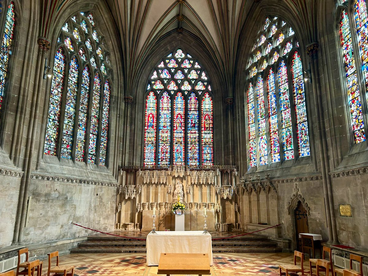 chrisbuijink's tweet photo. A great cathedral: @WellsCathedral1 in #Wells (Est 13th > 14th C) with phenomenal sculptures & the remarkable #ScissorArches (1338) #govisit @engcathedrals https://t.co/DB6o6UUVNT