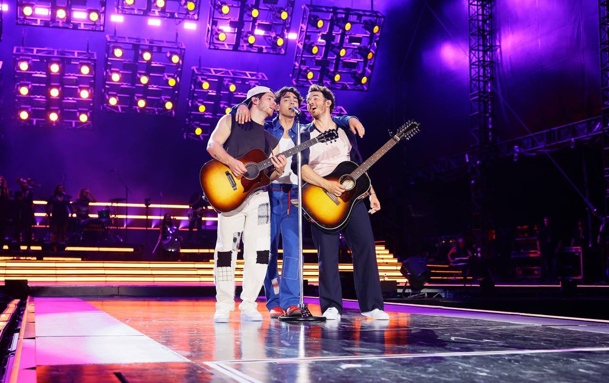 nickjonas's tweet image. We used to see @yankees games from the nosebleeds and now we’ve performed 2 sold out shows on the field. 

Can’t thank you enough. 

Best fans in the world and the best brothers in the world. 

THE TOUR is officially rolling!