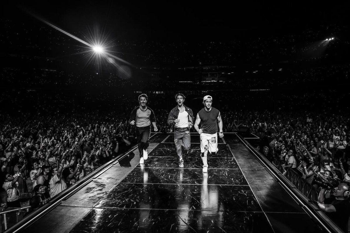 nickjonas's tweet image. We used to see @yankees games from the nosebleeds and now we’ve performed 2 sold out shows on the field. 

Can’t thank you enough. 

Best fans in the world and the best brothers in the world. 

THE TOUR is officially rolling!