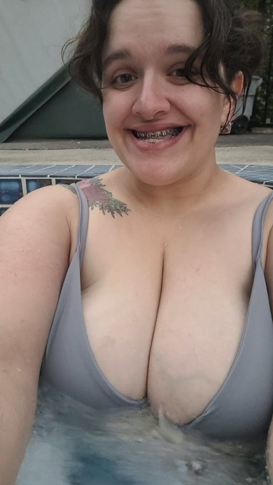 Hope everyone stays cool today, it's ridiculously hot 🔥 https://t.co/upMN1yJfIh<a href="/tag/xhamster"class="tags"><span>#xhamster</span></a>