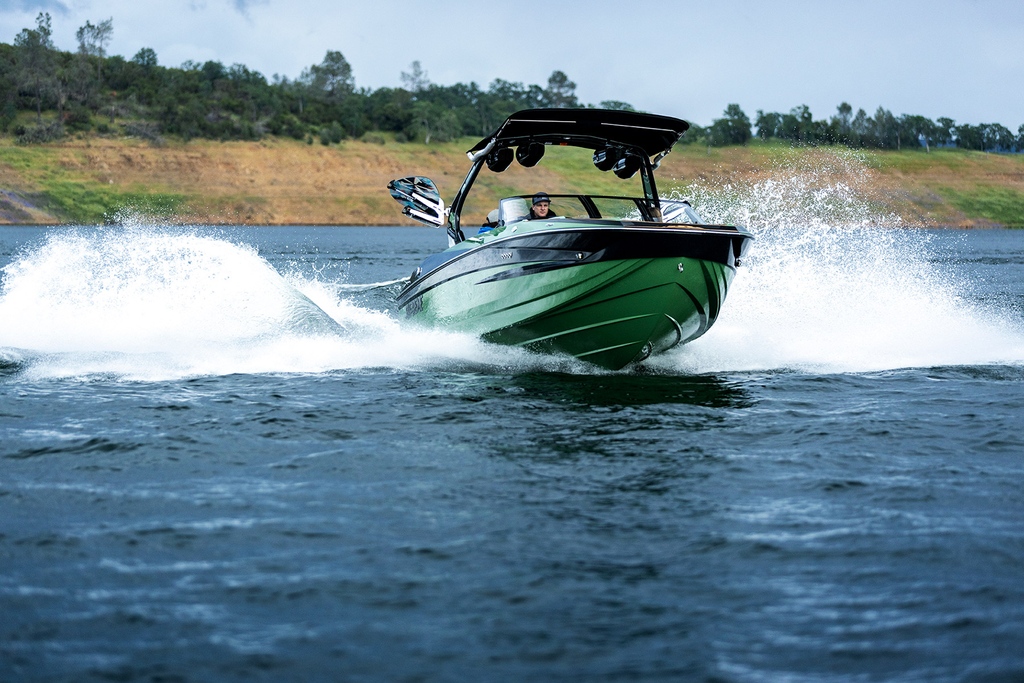 SupremeBoats's tweet photo. The S240 is built on the EZ-V Hull delivery a smooth ride, even through choppy water.
#supremeboats #s240 #wakeboat #wakeboats #surfboat #surfboats #towboat #towboats #surf #wake #supreme #mvt #mostvaluabletowboat #livesupreme #lake #lakelife https://t.co/vk0drCmhLF