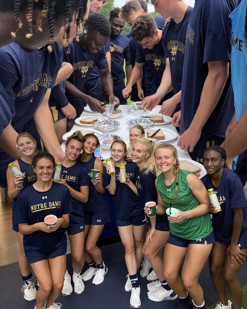 ND_Performance's tweet photo. Preseason ⚽️ : fueled ✅ &amp; recovered 🔋

• @NDMenSoccer completed a PB&amp;J race and learned the importance of food choices based on time before activity 
• @NDSoccer heads into regular season play recovering with carbs, protein, fluids, and antioxidants

#FuelTheFight☘️ https://t.co/GIDhStFlix