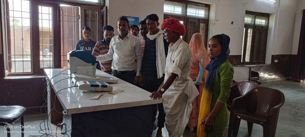 DCDMTonk's tweet photo. टोंक 
मतदाता जागरूकता.... निष्पक्ष व निर्भीक होकर करें मतदान।
ईवीएम एवं वीवीपेट का डेमोंसट्रेशन
@CeoRajasthan 
@ECISVEEP 
@myvotemypower
#ECI  #Mission75    
#YouthChalaBooth
#GoVote #Vote4Sure #MyVoteMyPower
 @ceorajasthan @ECISVEEP https://t.co/7REYnir4TS