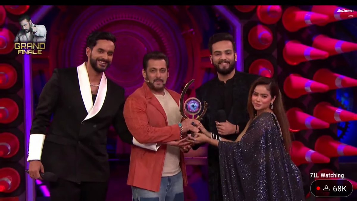 shikhar123stu's tweet photo. Congo bhaiii log this trio isss best 
Maja aaagya 
#ElvishYadav aur #AbhishekMalhan bhai ko congo 
#ManishaRani you are sweetheart girl
#Elvisha #Abhisha #ManishaRani #BBOTTLiveFeed #BBOTTLiveFeed #BiggBossOTT2 #Fukralnsaan #Elvish #Aashikabhatiya #Elvish https://t.co/pft9JkXLCq