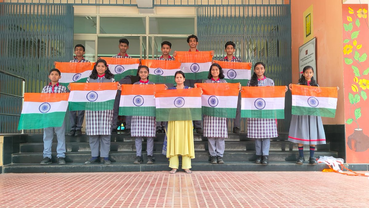kvsdelhilive's tweet photo. Invaluable is the freedom we earned through tireless struggle against colonial rule. Let's honor the brave souls who battled for our nation's sovereignty. https://t.co/v0flzsgILw