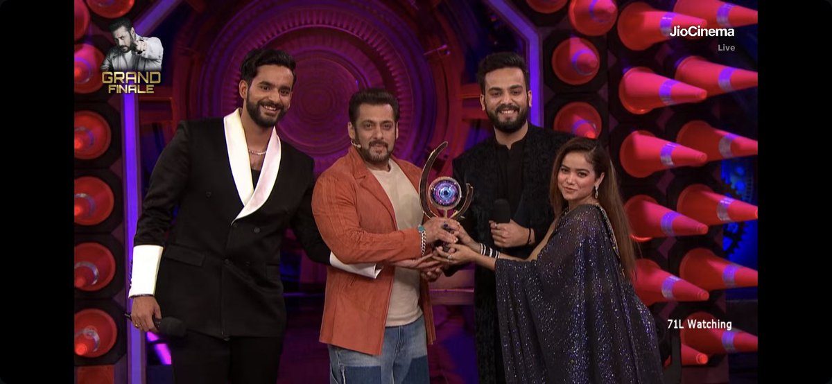 PoonamDhrupit's tweet photo. Elvis ne pure desh ka systum hila diya ❤️❤️❤️

Congratulations 🥳 #ElvishArmy #ElvishArmy𓃵 #ElvishBBStar #ElvishBBWinner #ElvishYadavArmy #Elviswinner #BigBossOTT2 #BigBoss #BigBossOTT #biggbosswinner #BigbossOttSeason2 https://t.co/oj5lpdJ4xI