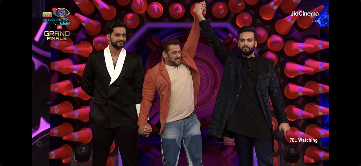 PoonamDhrupit's tweet photo. Elvis ne pure desh ka systum hila diya ❤️❤️❤️

Congratulations 🥳 #ElvishArmy #ElvishArmy𓃵 #ElvishBBStar #ElvishBBWinner #ElvishYadavArmy #Elviswinner #BigBossOTT2 #BigBoss #BigBossOTT #biggbosswinner #BigbossOttSeason2 https://t.co/oj5lpdJ4xI