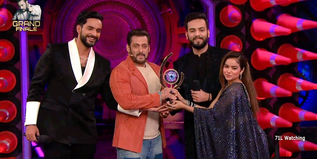 ManishaRani08's tweet photo. Well played @ItsManishaRani @AbhishekMalhan4 🫶🏻 Aapne janta ka dil jitaa hai ♥️💕 #BiggBossOTT2Finale 
#ManishaRani #AbhishekMalhan #ElvishYadav𓃵
Congratulations @ElvishYadav 🎉 https://t.co/784jij1IM8