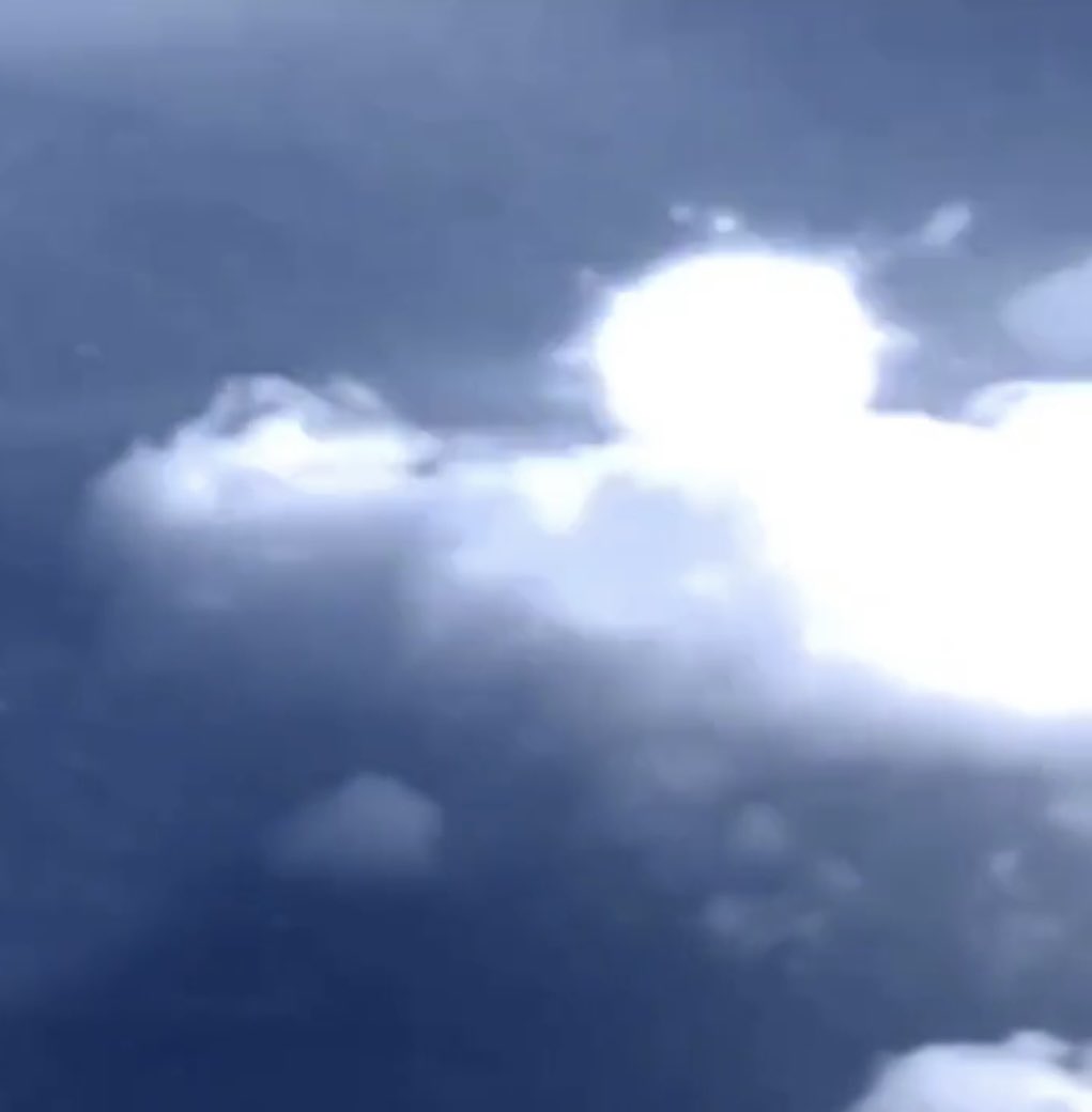 CosmicDisclose's tweet photo. Screenshots of Flight MH370 vanishing into Ether Explosion after 3 orbs rapidly circulated around it.
The explosion looks more like an abduction.
[screenshots from the satellite video]

#ufox #uapX #ufo #uap #greer #corbell #grusch #ufotwitter #UAPTwitter #perualienattack #MH370 https://t.co/qmMuPqWjgu