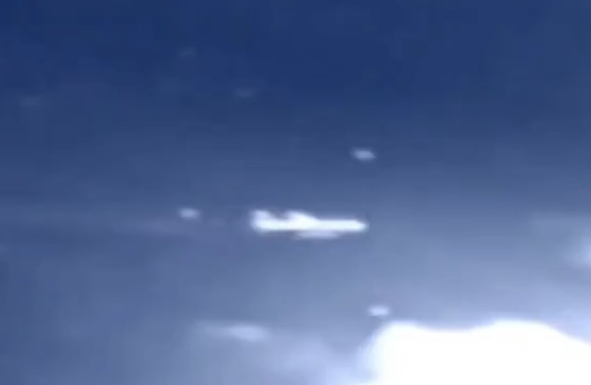 CosmicDisclose's tweet photo. Screenshots of Flight MH370 vanishing into Ether Explosion after 3 orbs rapidly circulated around it.
The explosion looks more like an abduction.
[screenshots from the satellite video]

#ufox #uapX #ufo #uap #greer #corbell #grusch #ufotwitter #UAPTwitter #perualienattack #MH370 https://t.co/qmMuPqWjgu