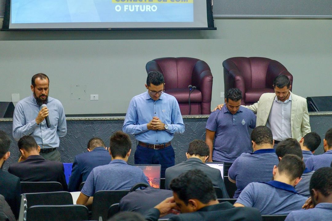 Capela com o Pr. Wesley Reis, líder nas áreas de Mordomia Cristã e Saúde da Associação Norte Paranaense. Tema: Fidelidade.

Devemos ser fiéis mordomos do Senhor em todos os aspectos, e ensinar outros a fidelidade a Deus.