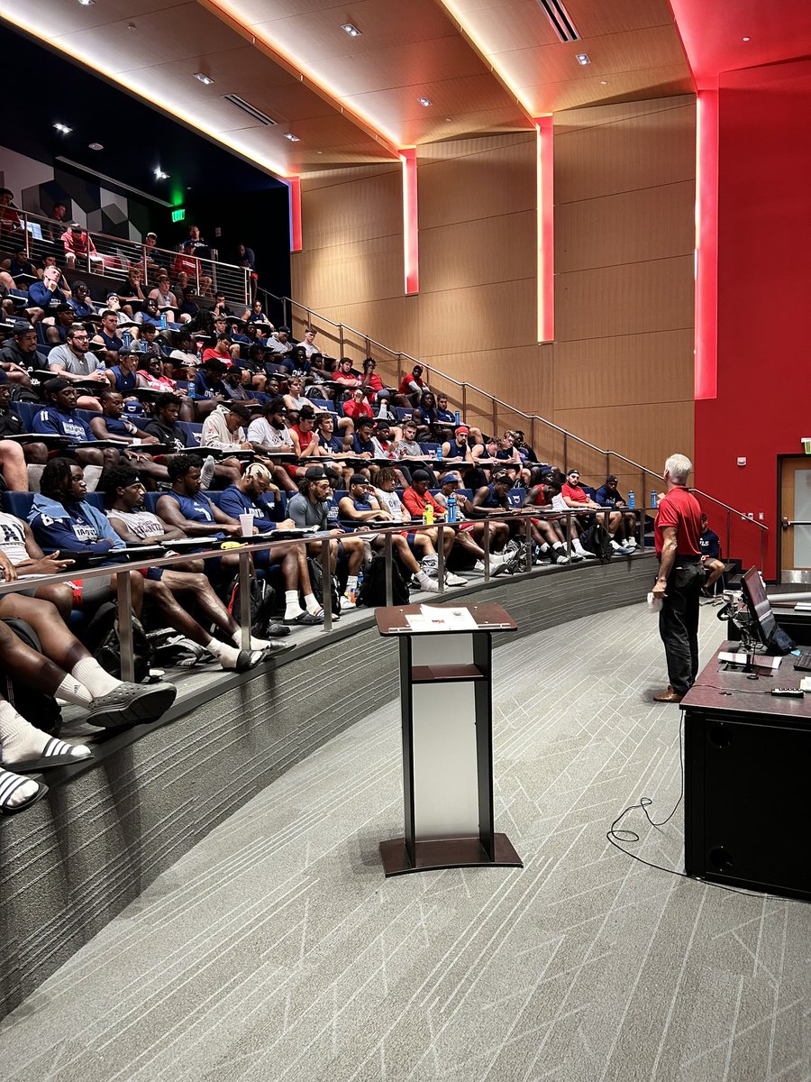 FAUFootball's tweet photo. Had a legend in the building this morning! @OliverLuckXFL Thank you for spending some time with us today!🌴

#TriCountyTakeover
#WinningInParadise https://t.co/T6bfa9gYoK